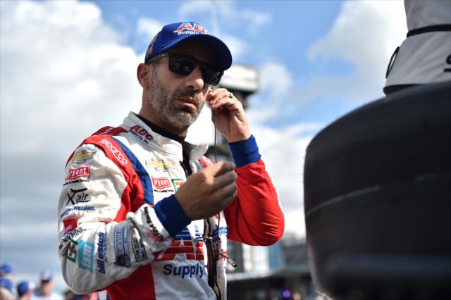 Tony Kanaan will extend his consecutive starts record Saturday night at Texas