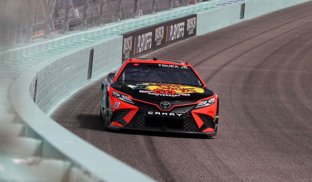 Larson wins Sunday's Dixie Vodka 400, top 5 takeaways from